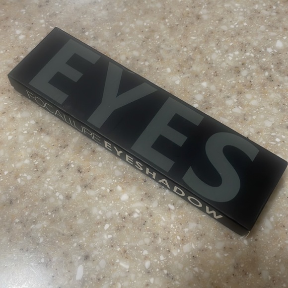 FOCALLURE 10 Colors Eyeshadow Pallete- 04 - Picture 3 of 4